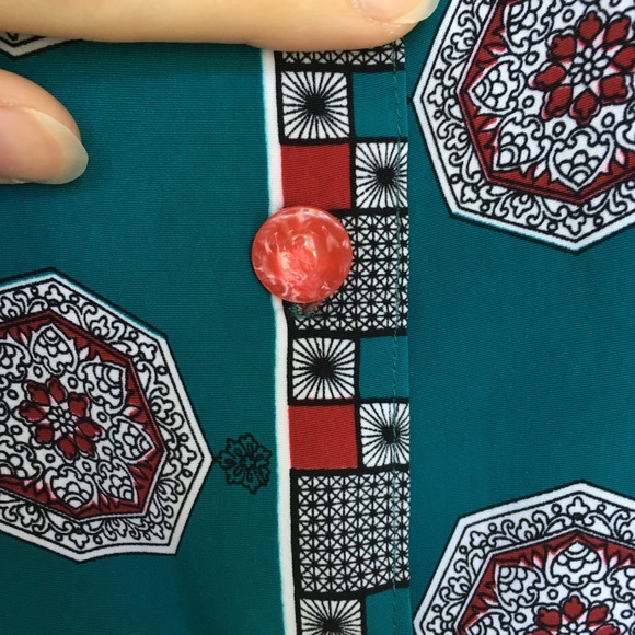 Korean made 100% silk button up - Picture 3 of 7